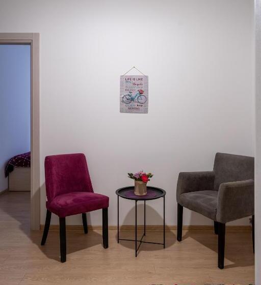 تختخواب در اتاق مشترک, Hostel Denica