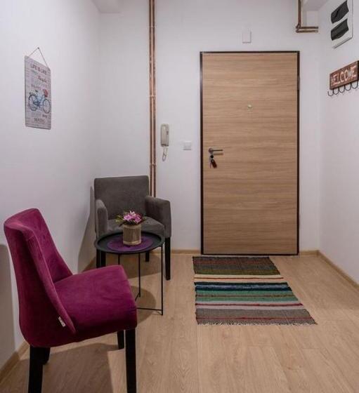 تختخواب در اتاق مشترک, Hostel Denica