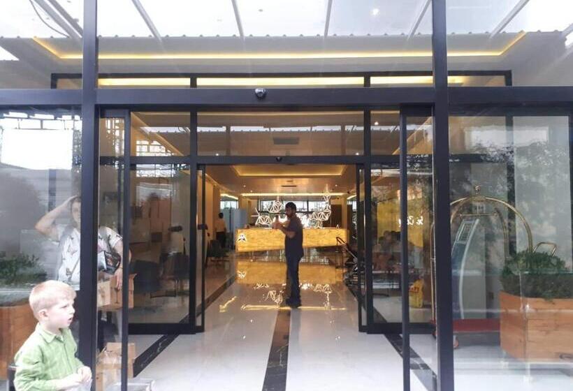 استودیوی استاندارد, Orbi City Hotel Official