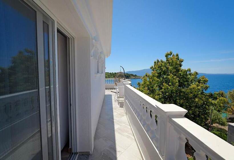 オーシャンビューのスーペリアトリプルルーム, Villa Juna Beach