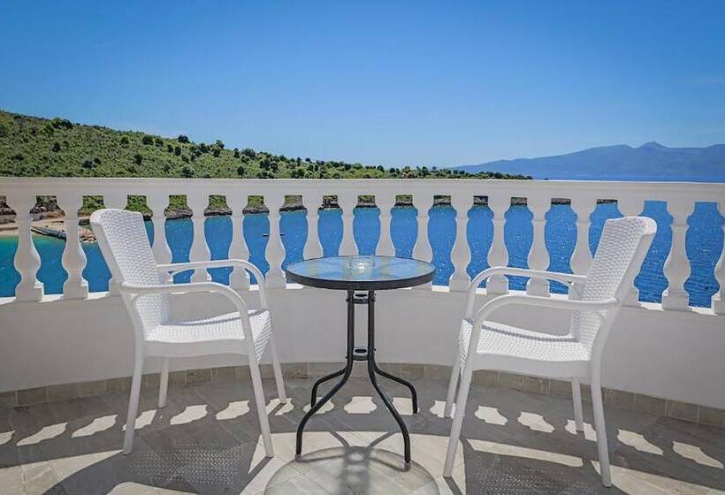 オーシャンビューのスーペリアトリプルルーム, Villa Juna Beach