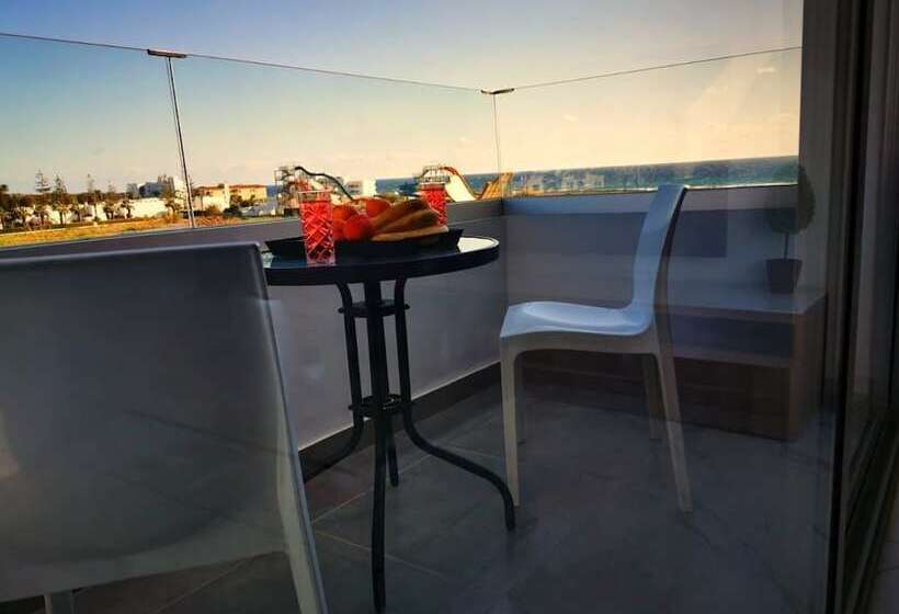 带1个卧室的豪华公寓, Nissi Avenue Suites