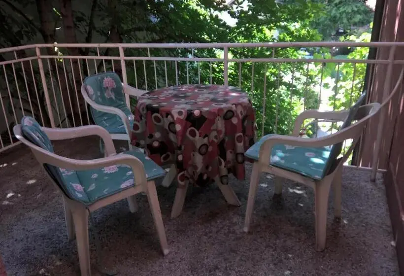 استودیو خانوادگی, Apartmani Mimi