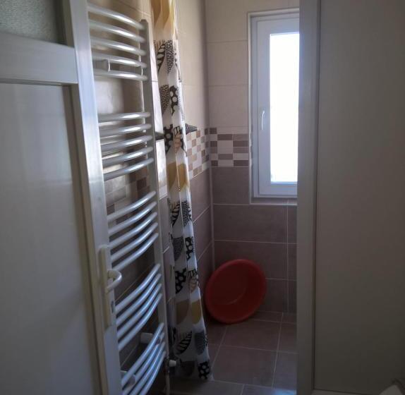 استودیو خانوادگی, Apartmani Mimi
