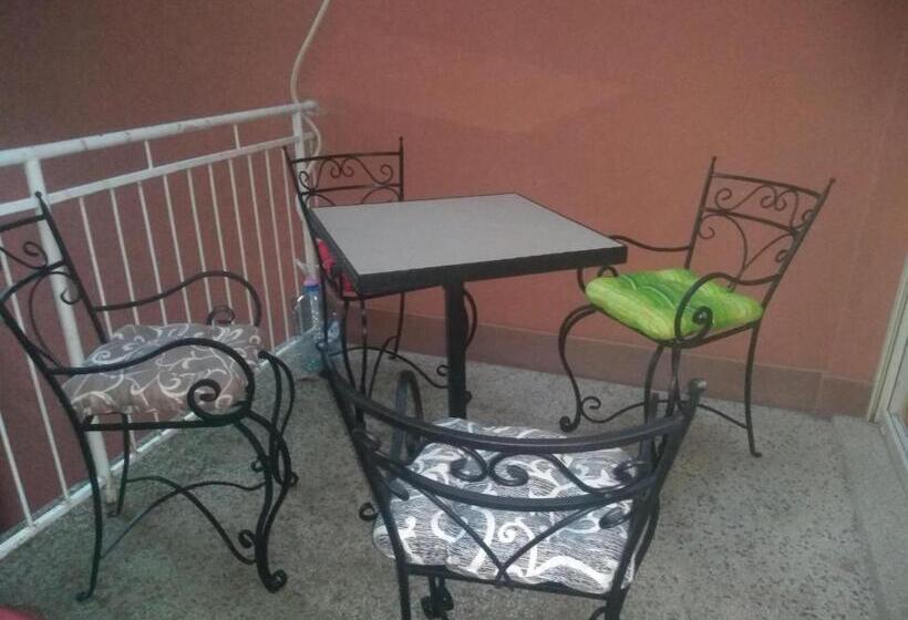 استودیو خانوادگی, Apartmani Mimi