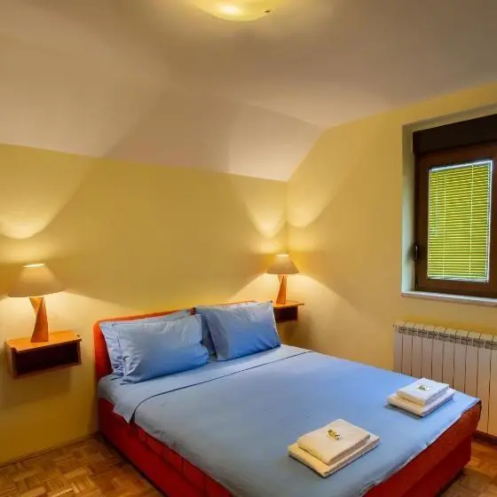 استودیو استاندارد با چشم‌انداز باغ, Apartments Mery