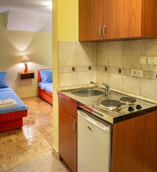 استودیو استاندارد با چشمانداز باغ, Apartments Mery