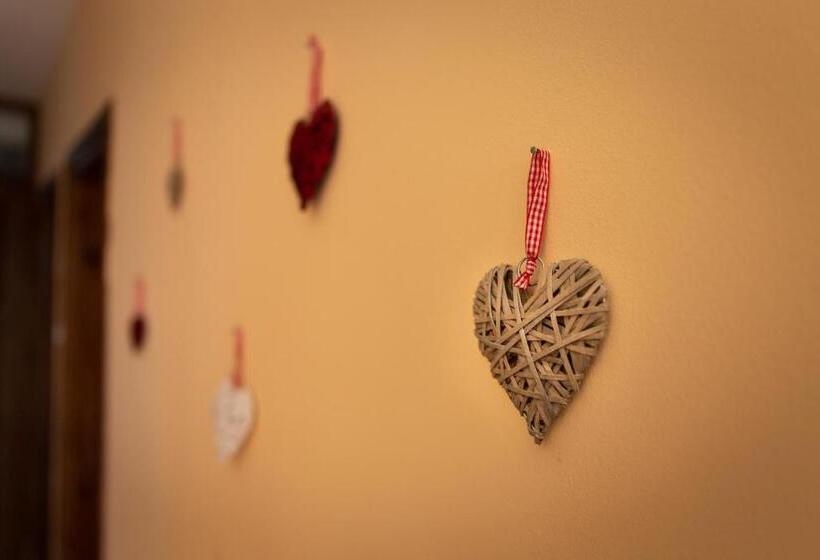 استودیوی استاندارد, Apartments Mery