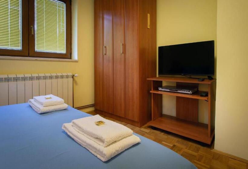 استودیوی استاندارد, Apartments Mery