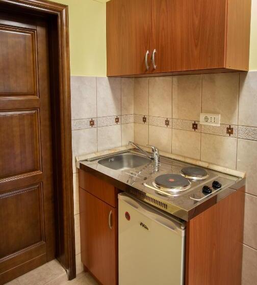 استودیوی سوپریور, Apartments Mery