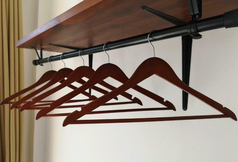 Standard Room with Views, De Paris à Kandy