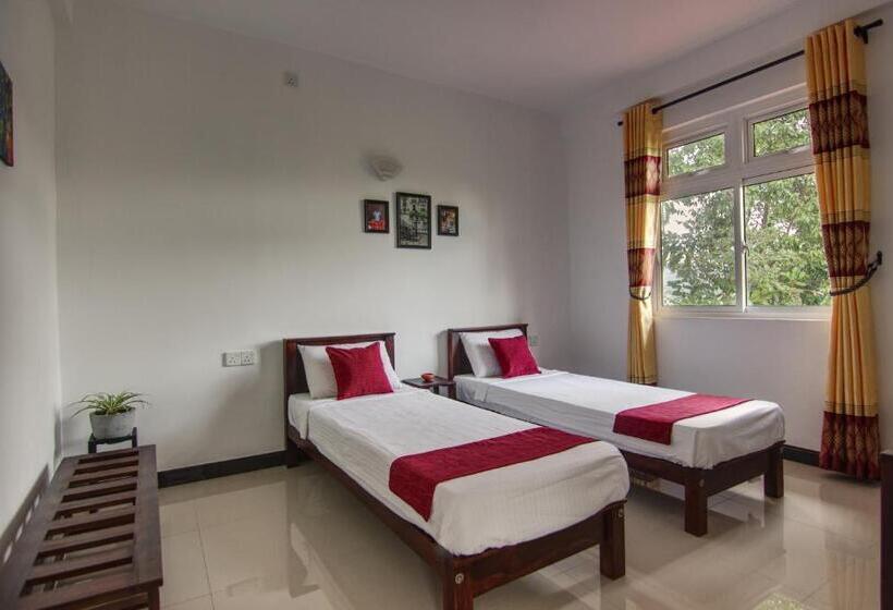 Standard Room with Views, De Paris à Kandy