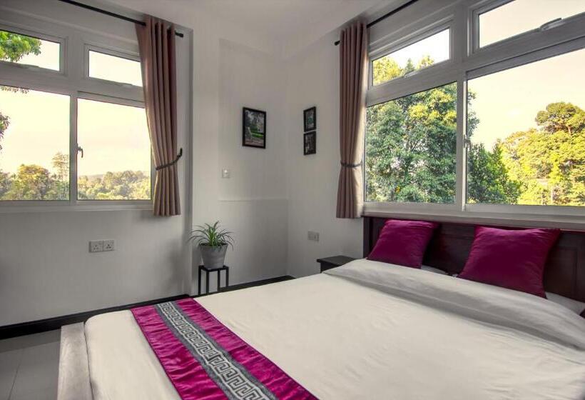 Standard Room Pool View, De Paris à Kandy