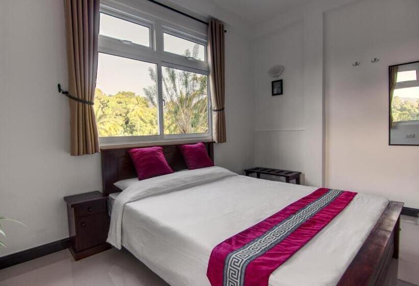 Standard Room Pool View, De Paris à Kandy