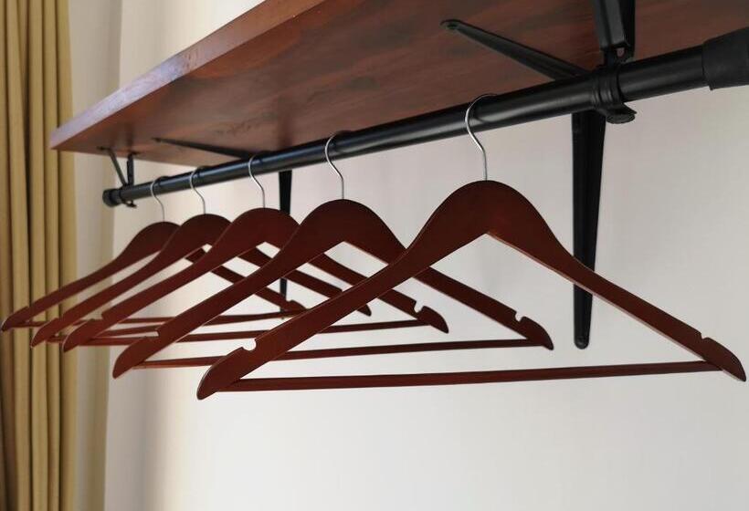 Standard Room Pool View, De Paris à Kandy