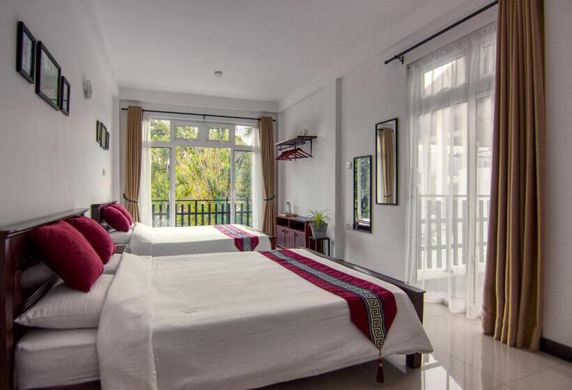 Standard Quadruple Room with Balcony, De Paris à Kandy