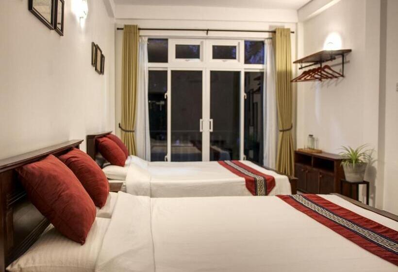 Standard Quadruple Room with Balcony, De Paris à Kandy