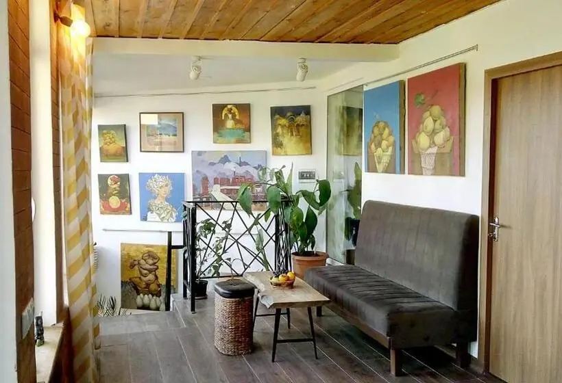 اتاق اکونومی, Gallery Guesthouse