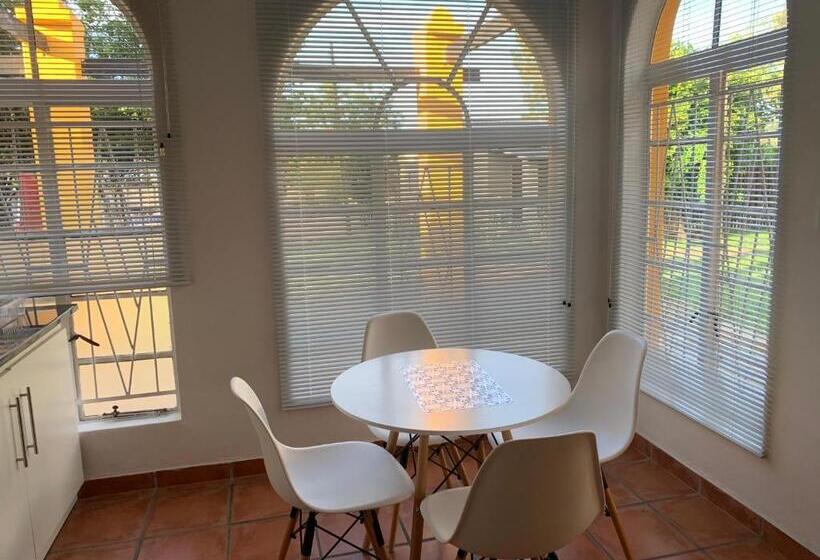 غرفة عائلية, One More Nap Self Catering