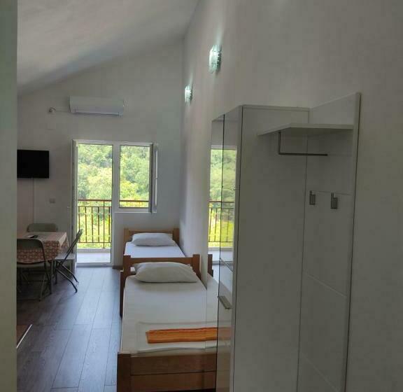 سوییت با چشمانداز کوه, Topholiday