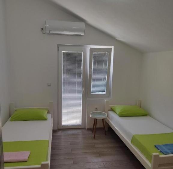 استودیوی استاندارد, Topholiday