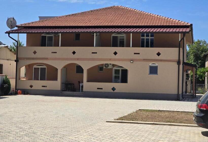 اتاق لوکس, Vila Cattleya