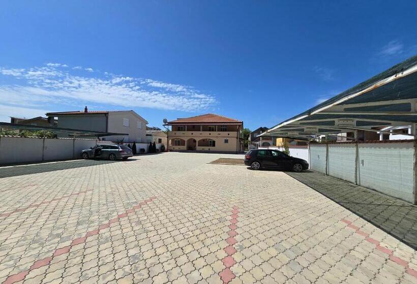 اتاق لوکس, Vila Cattleya