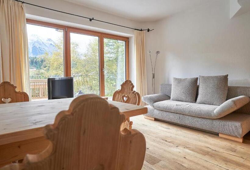 带1个卧室的带阳台的公寓, Rosamunde Apartments