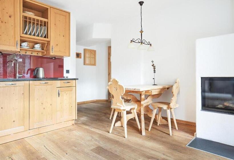 带1个卧室的带阳台的公寓, Rosamunde Apartments