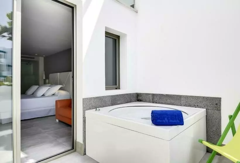 اتاق لوکس با وان آب گرم, Barcelo  Teguise Beach - Adults Only