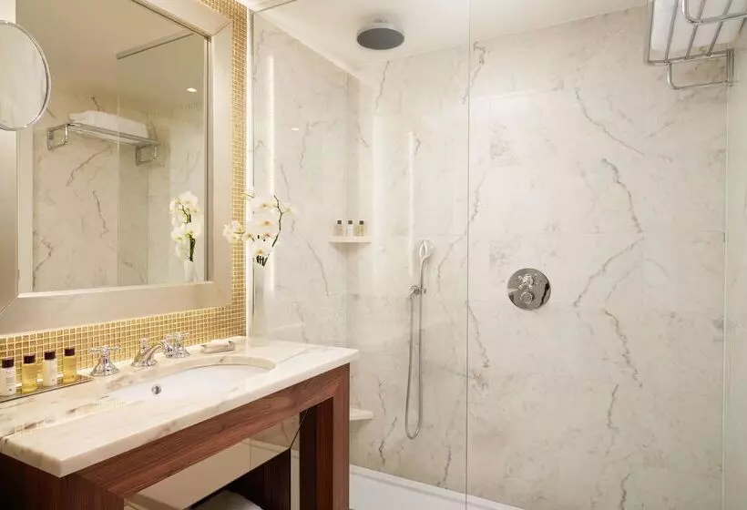 Quarto superior, Corinthia Lisbon