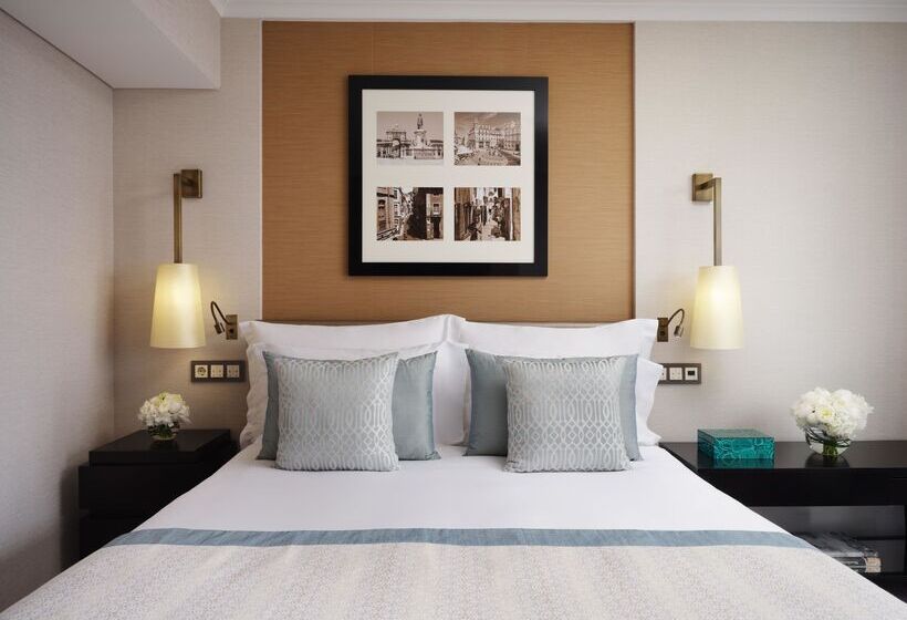 Quarto superior, Corinthia  Lisbon