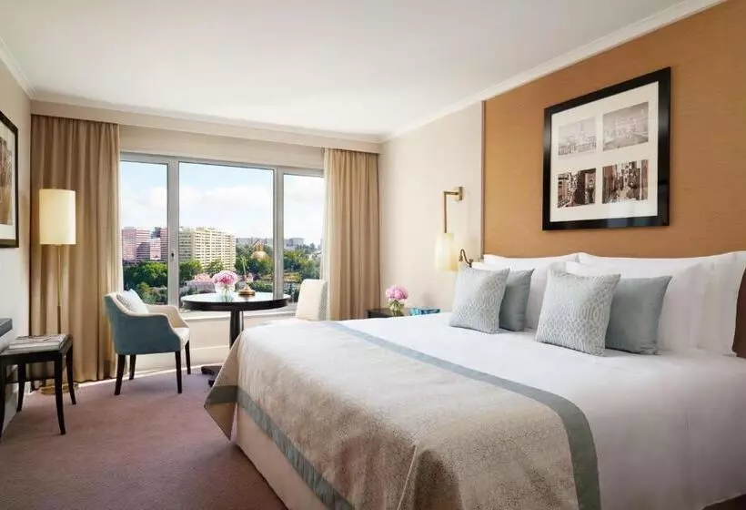 Quarto Familiar, Corinthia Lisbon