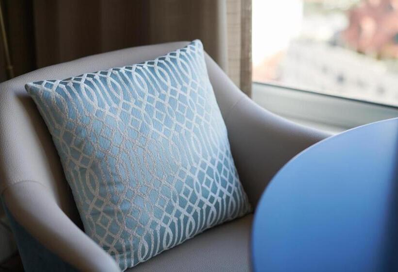 Quarto superior, Corinthia  Lisbon