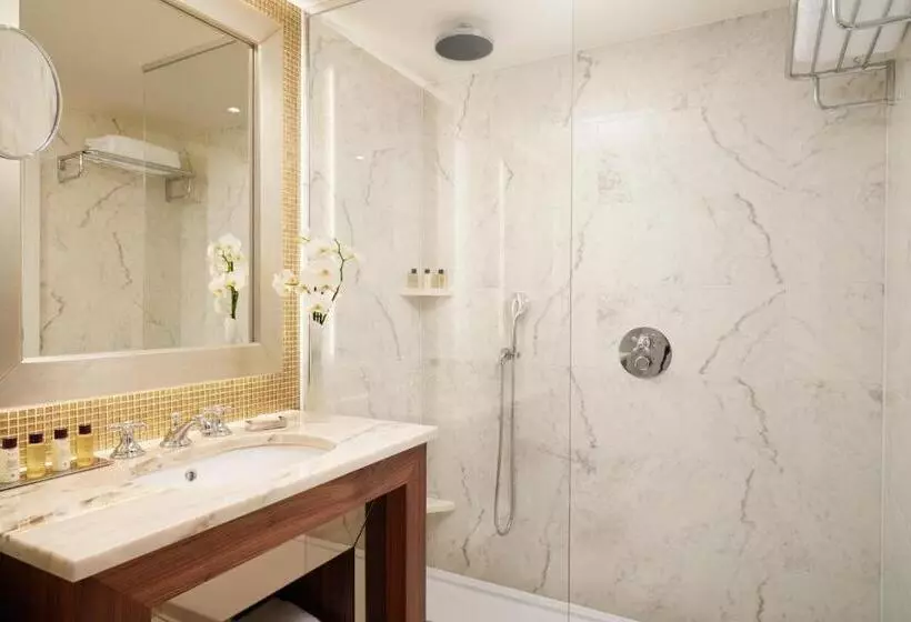 Quarto superior, Corinthia Lisbon