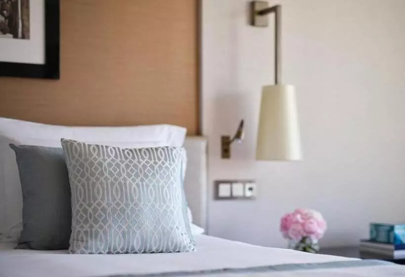 Quarto Deluxe Vista Cidade, Corinthia Lisbon