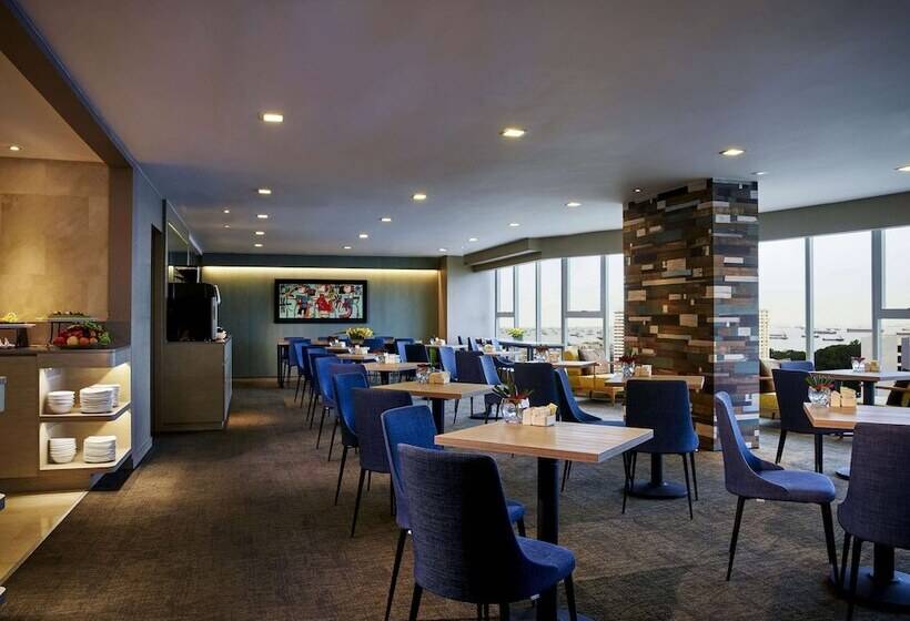 سوییت جونیور, Grand Mercure Singapore Roxy