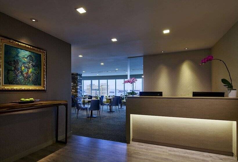 سوییت جونیور, Grand Mercure Singapore Roxy