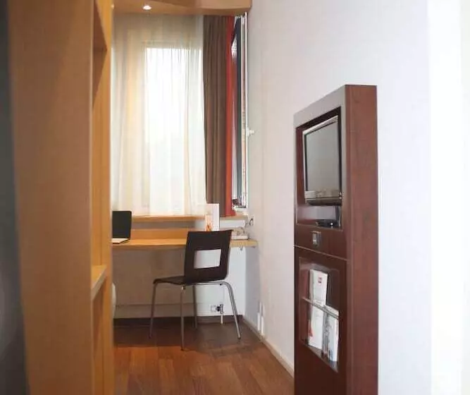 ダブルベッドスタンダードルーム, Ibis Luzern Kriens