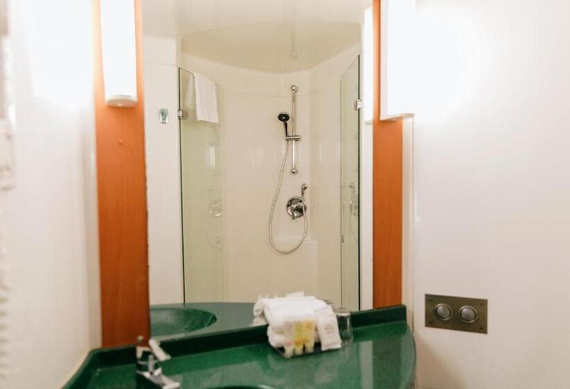 标准间, Ibis Newcastle