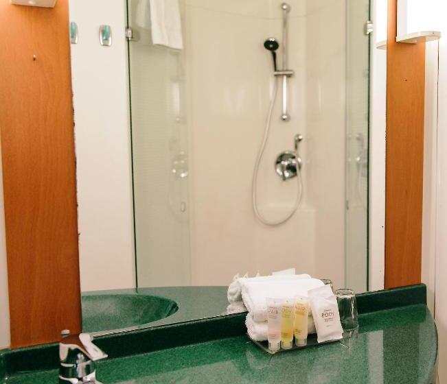 스탠다드 룸 킹사이즈 침대, Ibis Newcastle