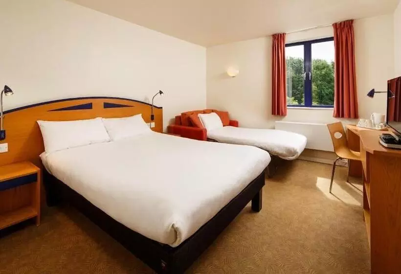 ファミリールーム, Ibis Preston North