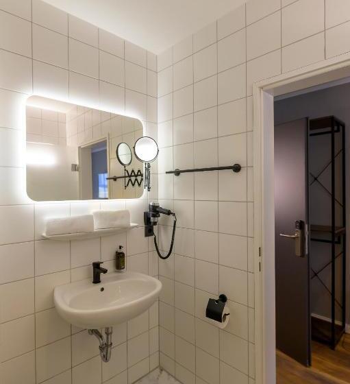 标准间, Nikii City