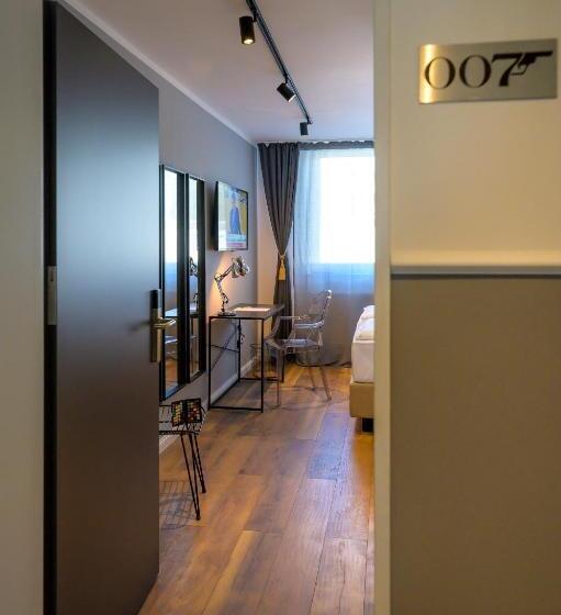 标准间, Nikii City