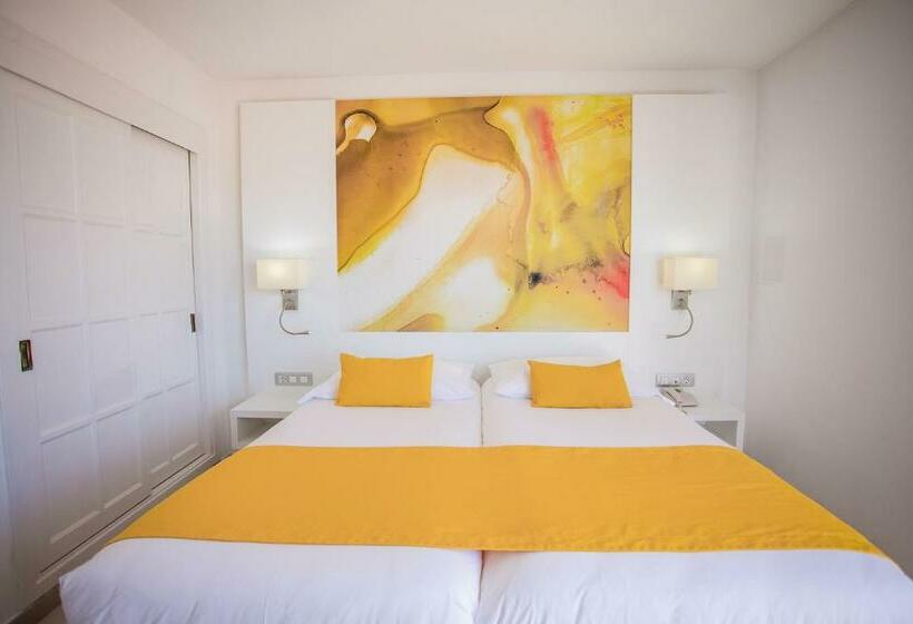 Quarto Estandar com Sacada, Servatur Waikiki