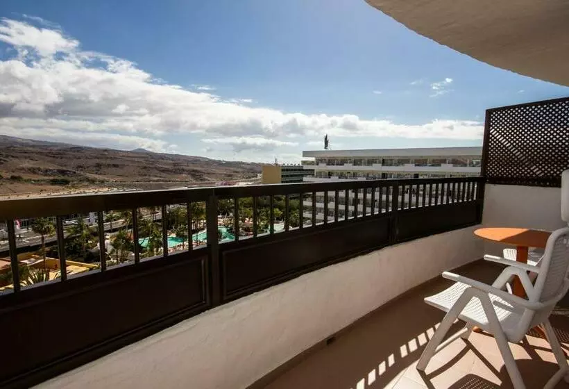 اتاق سوپریور با بالکن, Servatur Waikiki