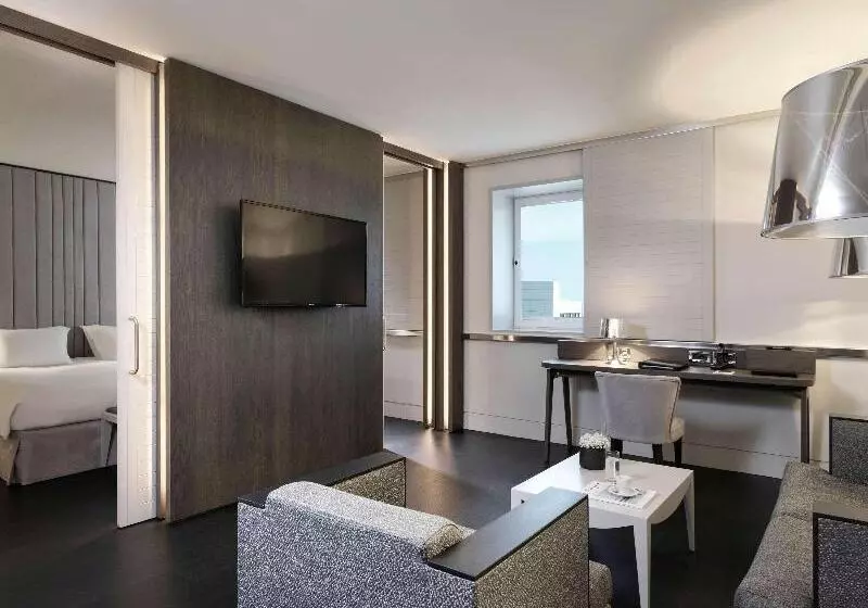 سوئیت کلاب, Sofitel Athens Airport