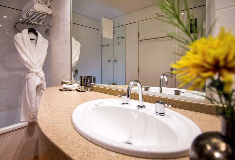 스탠다드 룸 더블 침대 2개, Novotel Canberra