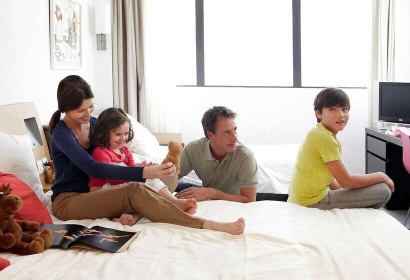 غرفه قياسيه سريرين مزدوجين, Novotel Canberra