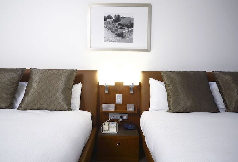 스탠다드 룸 더블 침대 2개, Novotel Canberra